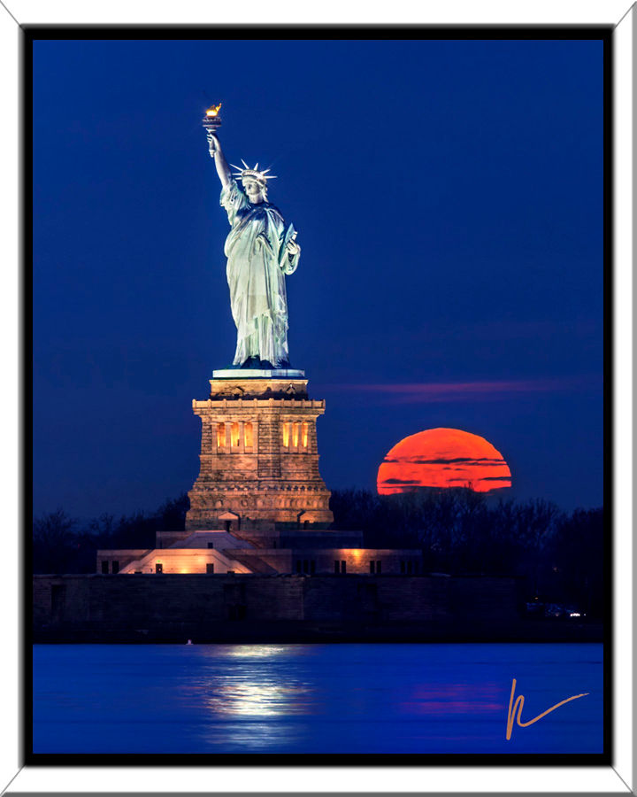 Thumbnail: Liberty Moonset