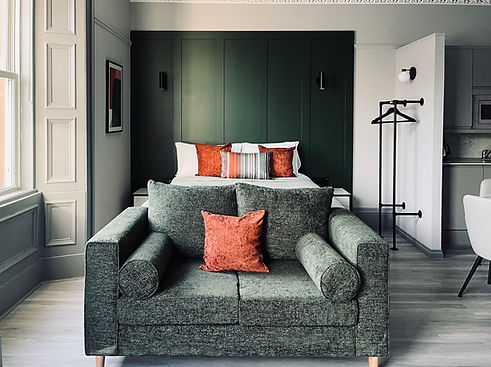Stylish family room sleeps 4