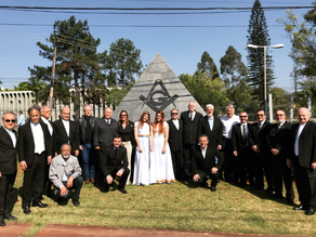 Homenagem aos Maçons