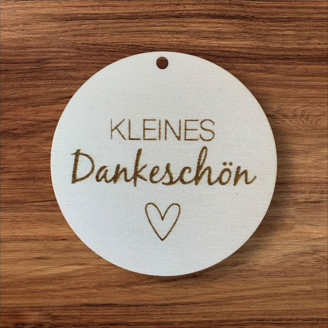Miniaturbild: Holzanhänger mit Gravur | Personalisierte Geschenkeanhänger