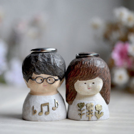 the bride and groom ring holder