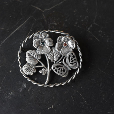 pansy brooch