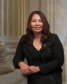 Tammy_Duckworth,_official_portrait,_115th_Congress.jpg