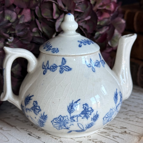 St Uze teapot blue and white flowers | Quintessentially Fr