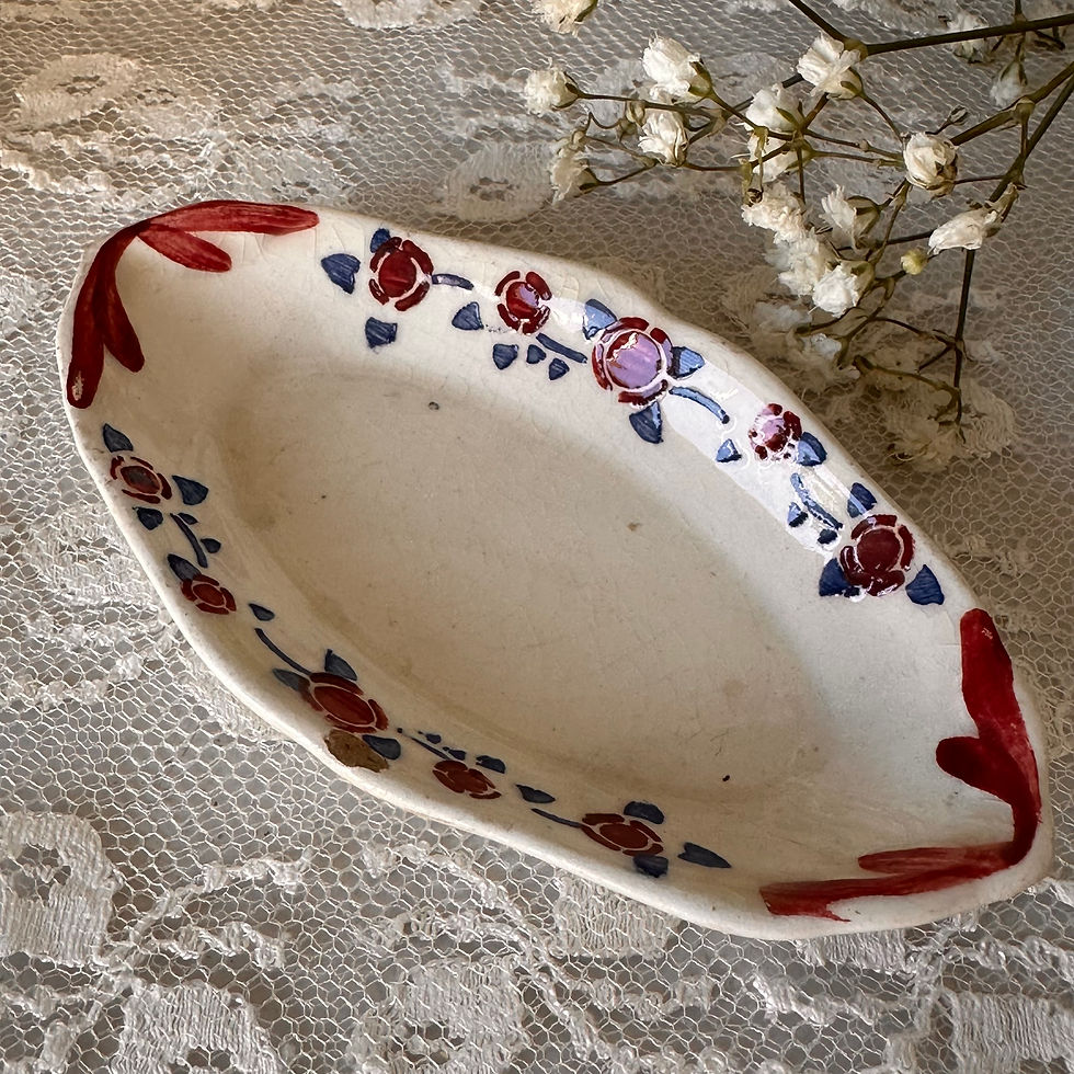 Miniature : Red riding hood doll's dinner service sauce boat and serving plates
