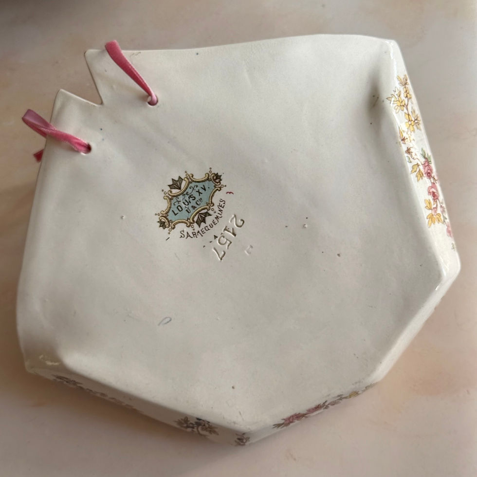 Miniature : Sarreguemines Louis XV hanging bouquet holder vase