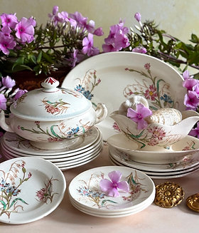 Exceptional doll's 12 piece Luneville cornflower diner service