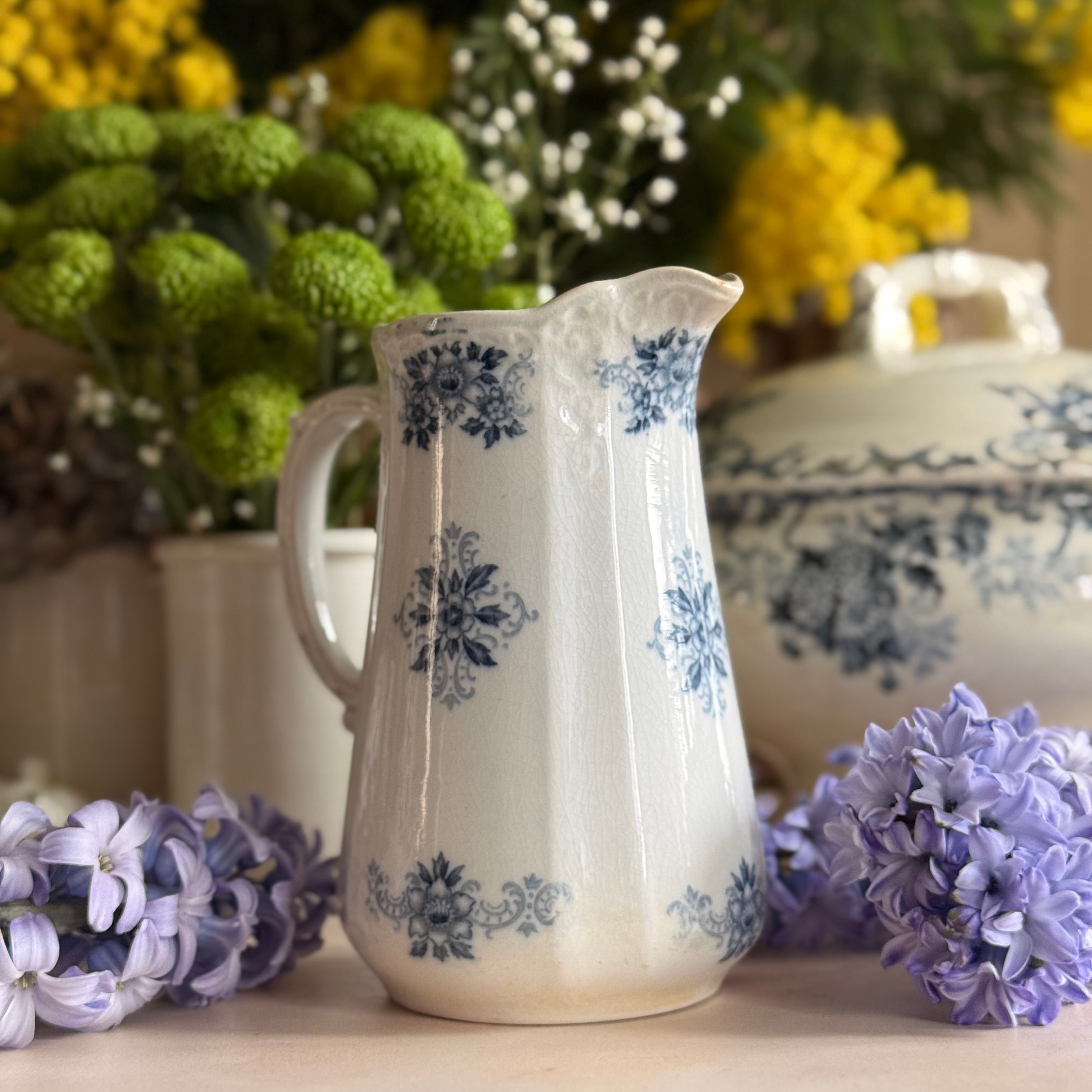 Sarreguemines Aida elegant pitcher.