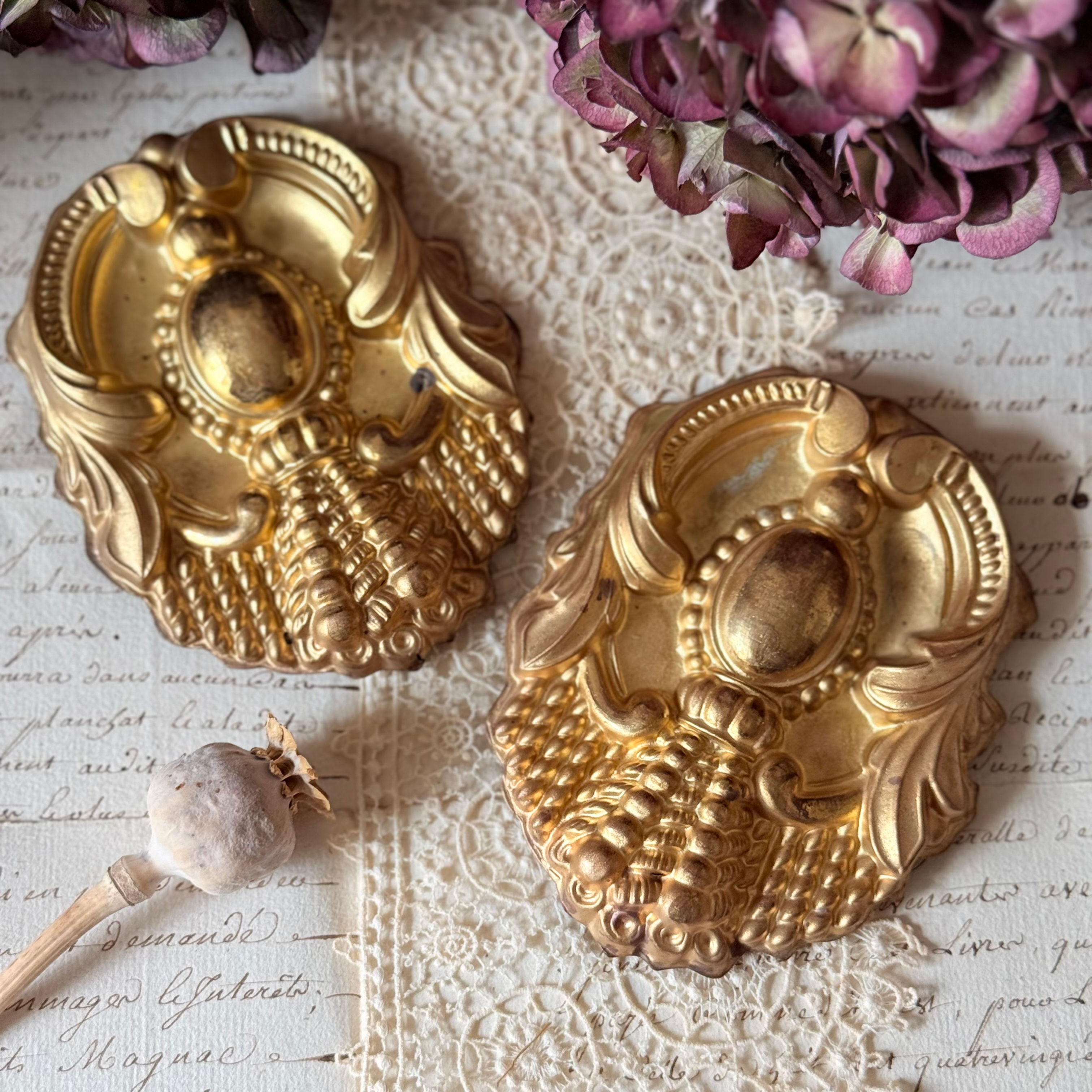 Pair of Chateau ormolu tassels cache clous
