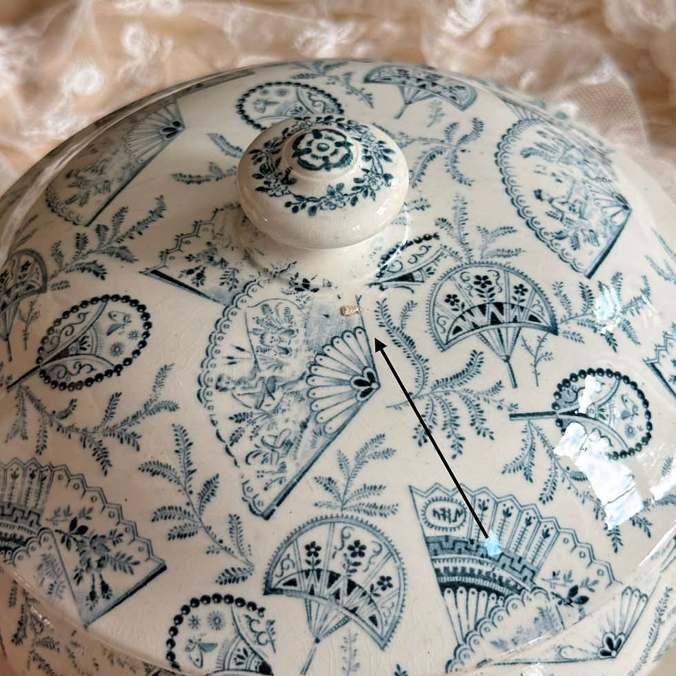 Thumbnail: 'Eventail' Blue and white fan design tureen by Longwy