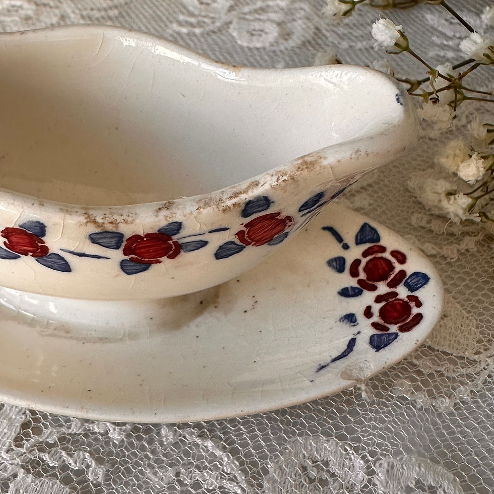 Miniature : Red riding hood doll's dinner service sauce boat and serving plates