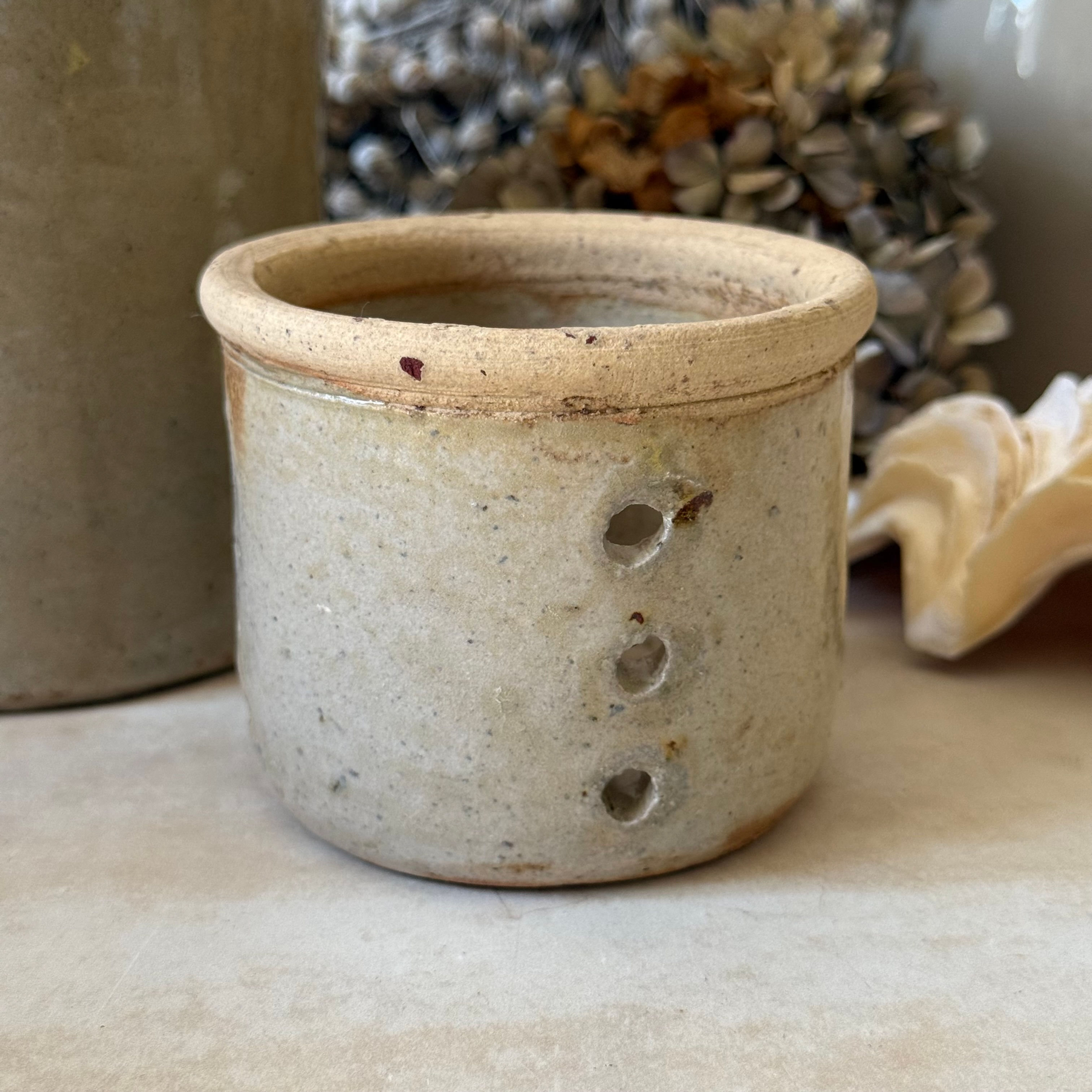 Creamy stoneware vintage faisselle