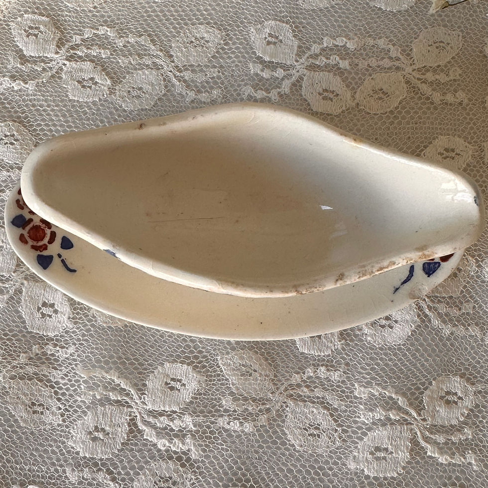 Miniature : Red riding hood doll's dinner service sauce boat and serving plates