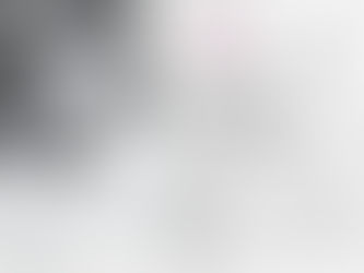 Collage mit einem historischen Schwarzweiß-Foto von Otto Warburg, der im Labor sitzt. Rechts daneben die Aufschrift „1931 – Basisches Wasser & Zellgesundheit“. Im unteren Bereich die chemische Formel der Elektrolyse: 2 H₂O → 2 H₂ + O₂, sowie ein Symbol für molekularen Wasserstoff (H₂). Der Hintergrund zeigt ein Laborregal mit alten Glasgefäßen.