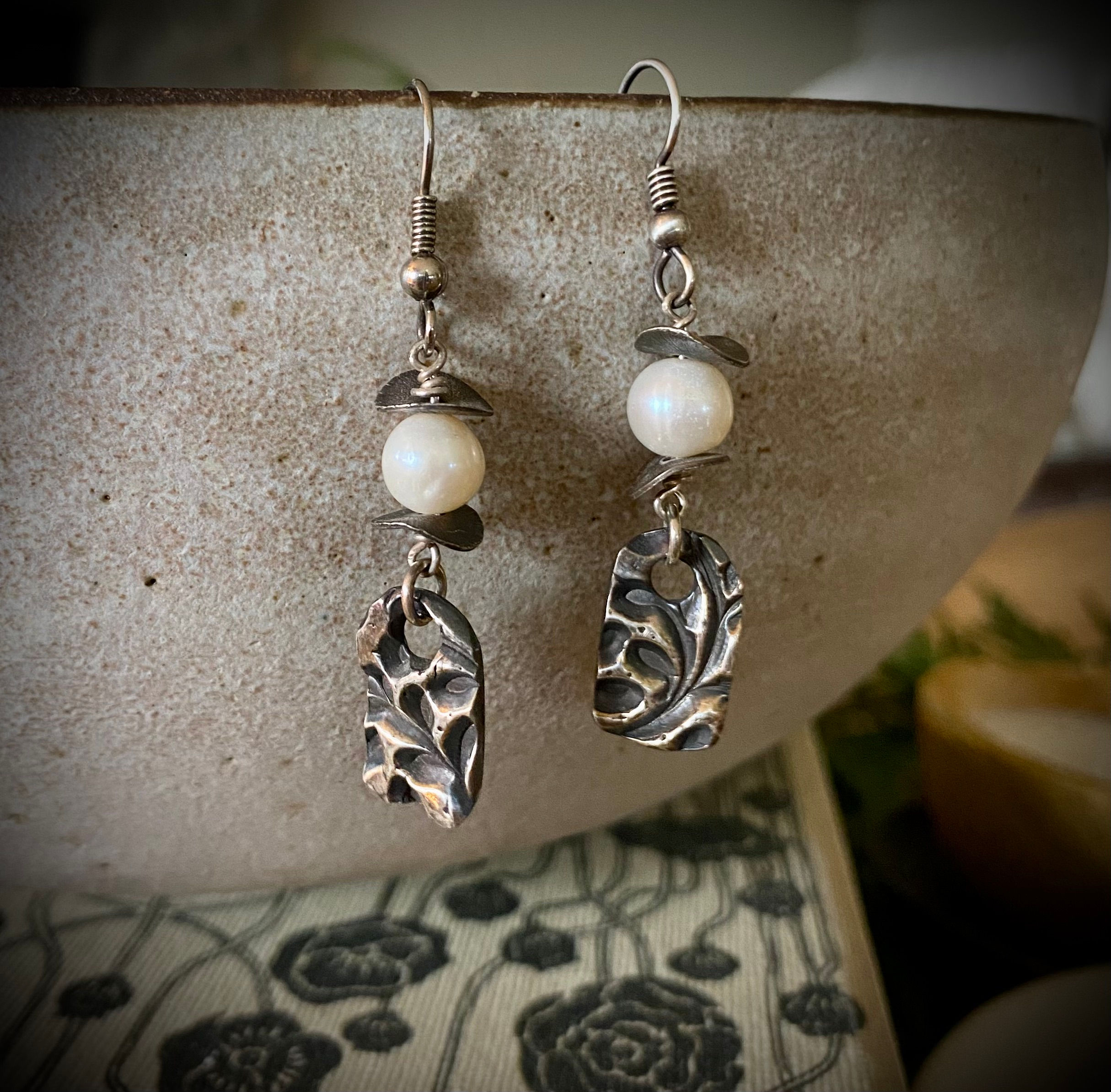 Pure Silver pendant with pearl earrings