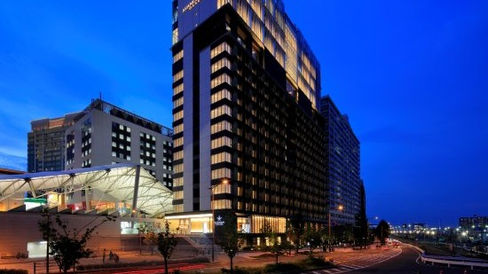 Outside of Singulari Hotel Osaka