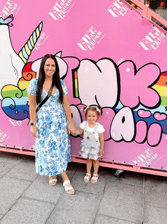 mum and daughter at pink kawaii at dotonbori