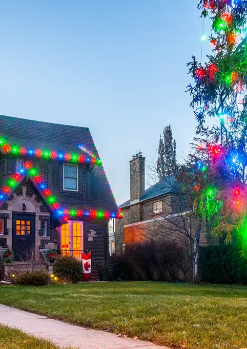 Residential Real Estate Photography by Blake Ferguson depicts Christmas Decor for Residential Owners in London, Ontario, Canada. (5)