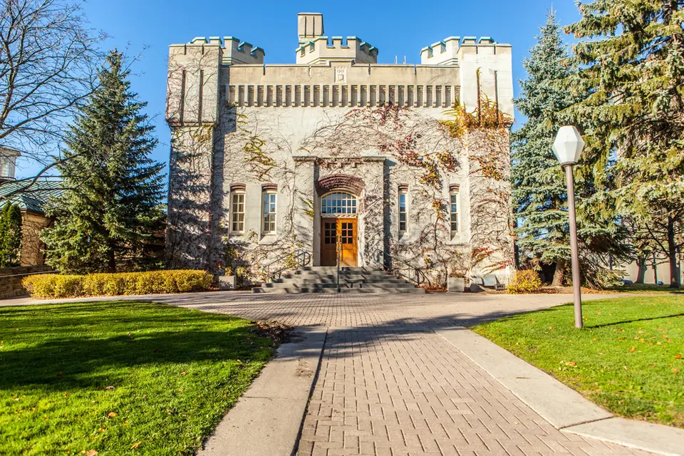 Commercial Real Estate Photography by Blake Ferguson depicts the exterior of the Middlesex County Courthouse in London, Ontario, Canada. (2)