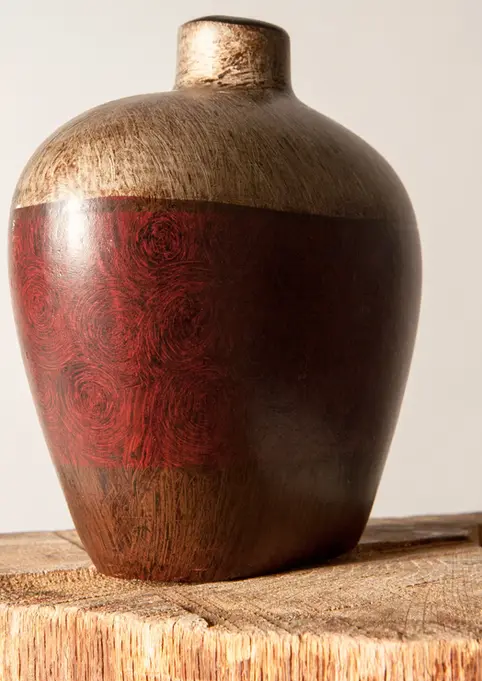 Commercial Product Photography with Blake Ferguson demonstrates a brown vase captured in the Studio.