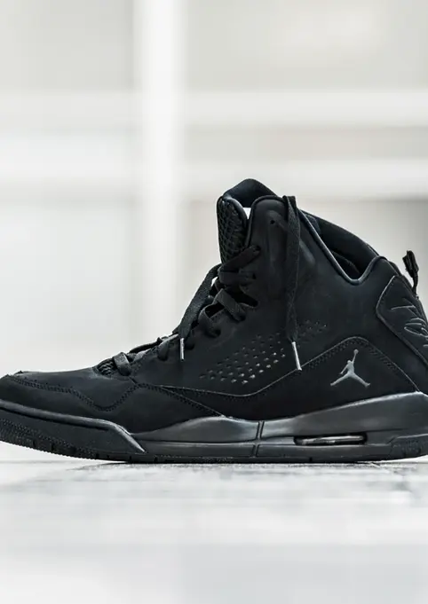 Product Photography in Natural Environment by Blake Ferguson demonstrates the Black Jordan SC3 Shoe in an urban scene in London, Ontario, Canada. (5)