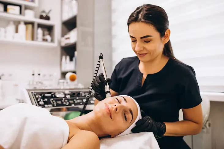 woman-making-beauty-procedures-beauty-salon_1303-16720.webp