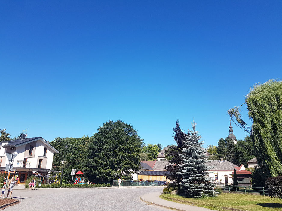Náměstíčko a cukrárna v Potštejně