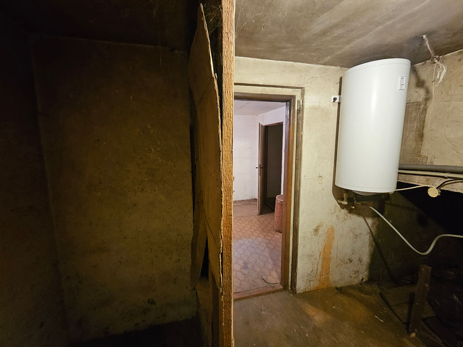 Kotelna a bývalá uhelna řadového domu na prodej. Obec Potštejn.