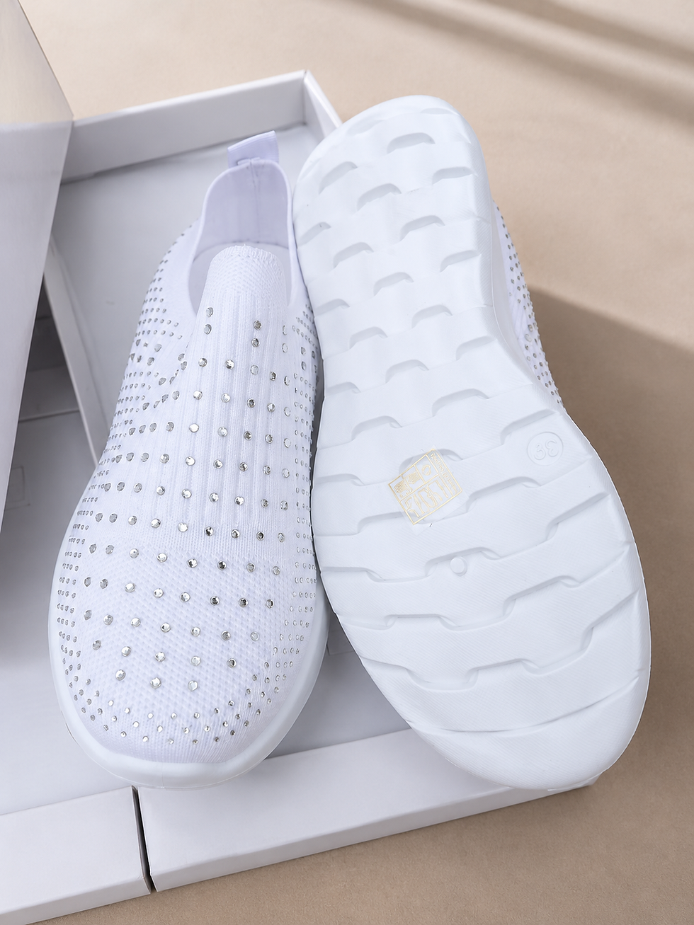 Thumbnail: Lightweight women's casual shoes white
