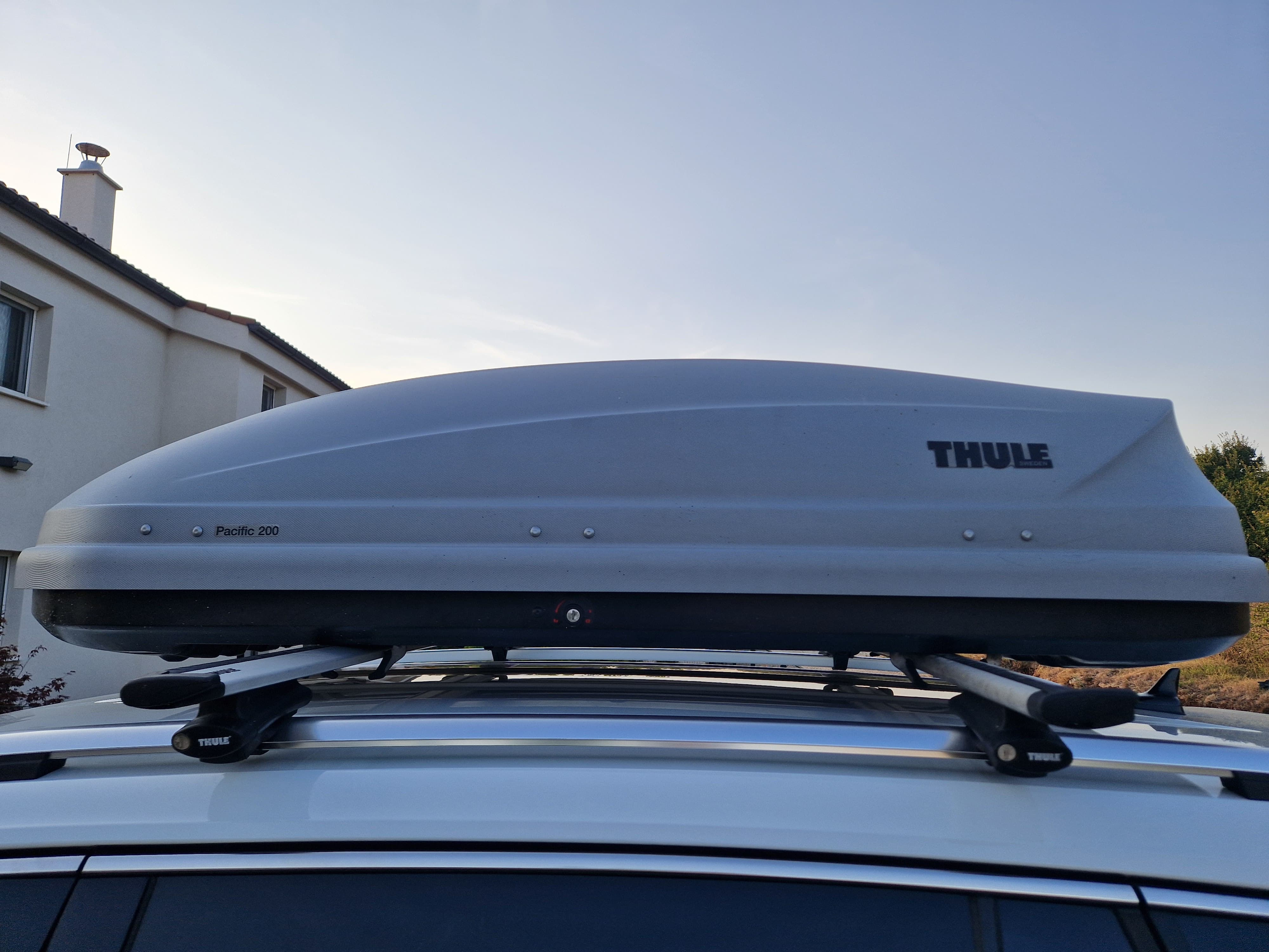 KFZ-Dachbox Pacific 200