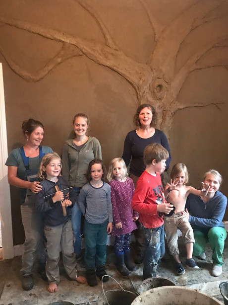 Lehm, Lehmwand, Relief, Kinderworkshop, Kunst am Bau