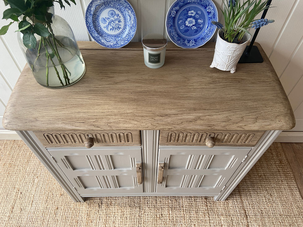 Thumbnail: An Absolutely Stunning Vintage Oak Sideboard / TV Media Unit