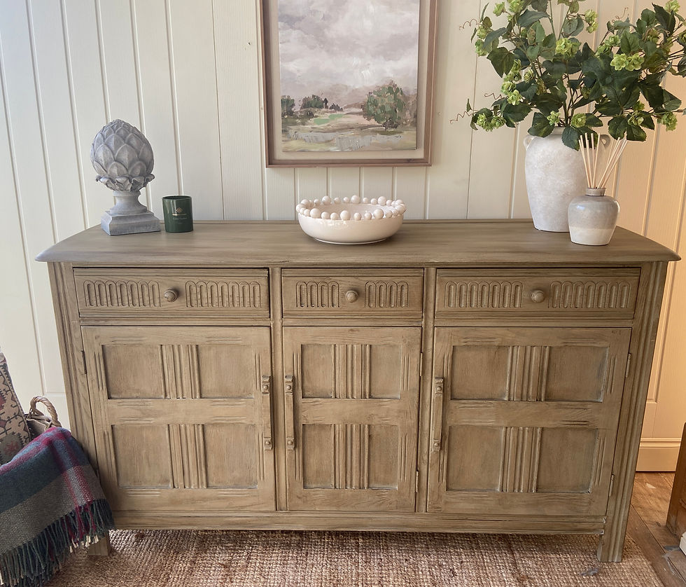 Thumbnail: An Absolutely Stunning Vintage Oak Sideboard / TV Media Unit / Kitchen Cupboard