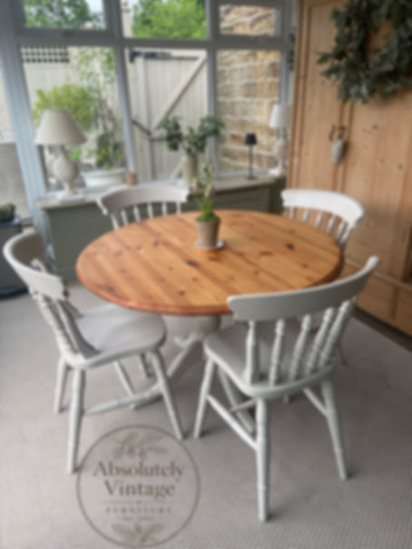 A Round Pine Rustic Dining Table & 4 Chairs 