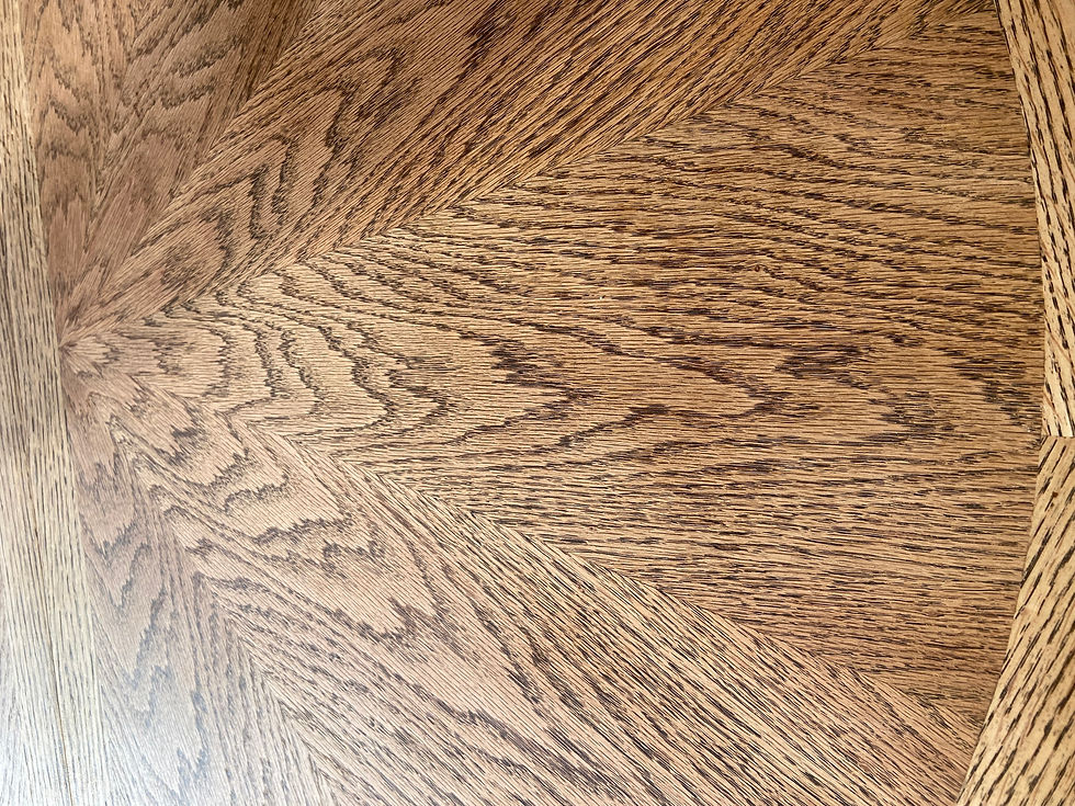 Thumbnail: An Extending Tiger Oak Dining Table and 4 Farmhouse Oak Chairs ~ Seats 6
