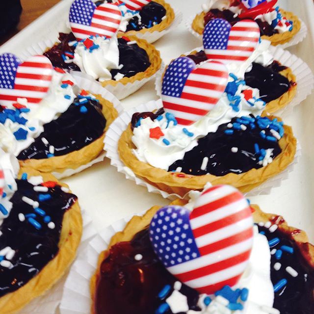 Strawberry & blueberry fruit tarts for your Labor Day weekend! #njeats #laborday #pastries #nybakery