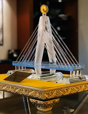 Glass art bespoke corporate government projects