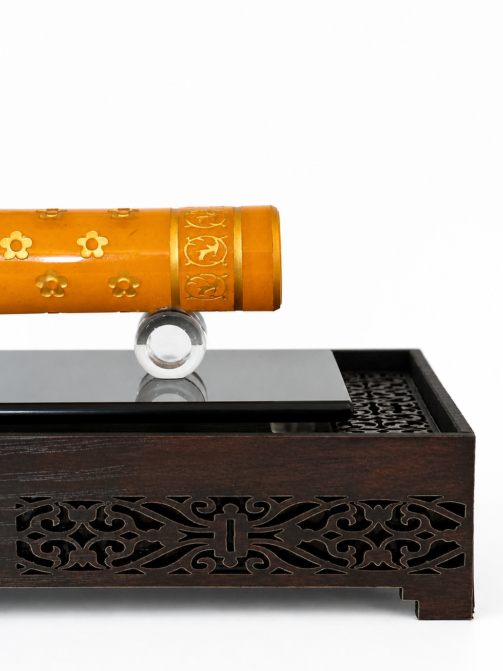 Thumbnail: Jongsarat with wooden base