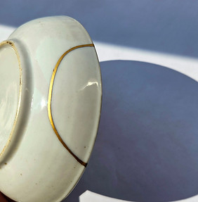 Kintsugirestauratie van een schaaltje in Imari porselein