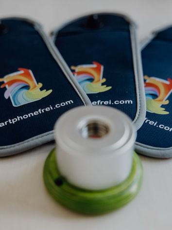 Handytasche mit magnetischem Entsperren