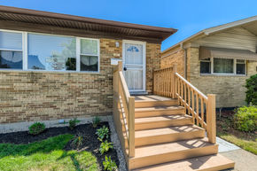 1415 W 115th St Chicago IL - Web Quality - 002 - 04 Exterior Front Entry.jpg
