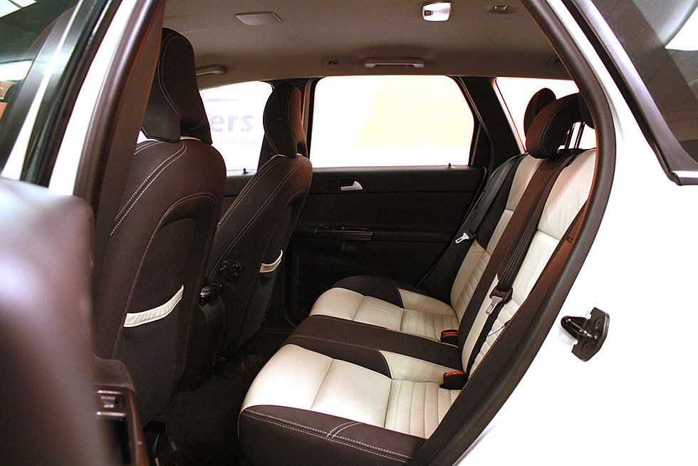 Miniatyrbild: Volvo V50 1.8F R-Design Full/Nyser (SÅLD)