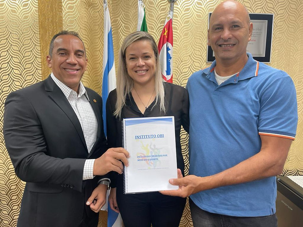 Carlos Augusto Del Matto e Lacerda e Elaine Nunes Maciel, do Instituto OBI, apresentam demandas ao Deputado Altair Moraes