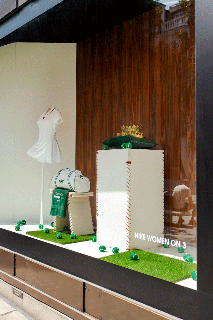 Selfridges-Window.gif