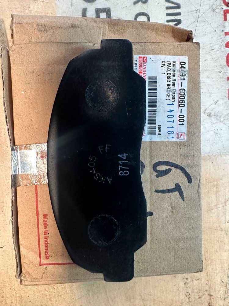 Genuine Daihatsu Early F70/75/77 Disc brake pad set (solid rotor)