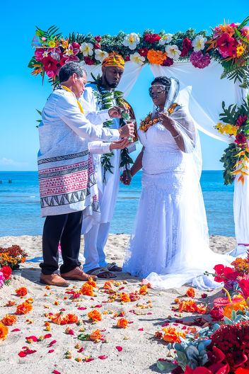 Hawaii-wedding-ceremonies-JC-B-51.jpg