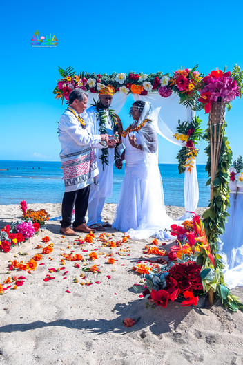 Hawaii-wedding-ceremonies-JC-B-55.jpg