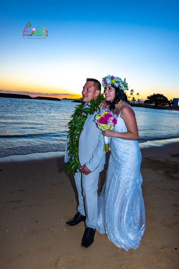 Vowrenewal-wedding-in-Hawaii-Picture-RA-W-108.jpg