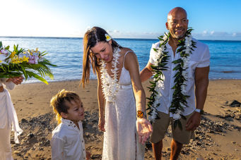 Beach-wedding-at-Kahala-resort-in-Hawaii-1-78.jpg