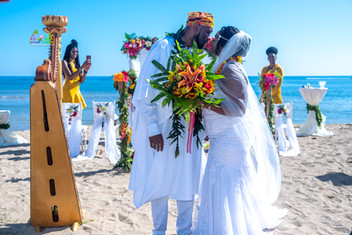 Hawaii-wedding-ceremonies-JC-B-74.jpg
